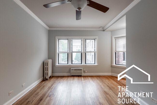 Building Photo - 748 W Addison St