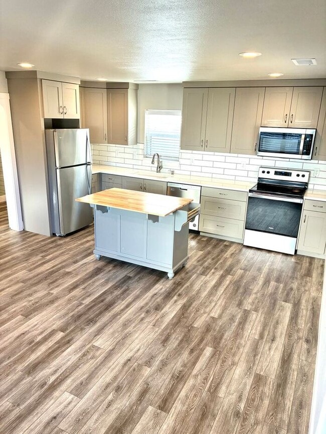 Foto del edificio - Nice Location in Heart of Old Town Fort Collins! WATER/SEWER/GAS INCLUDED IN RENT