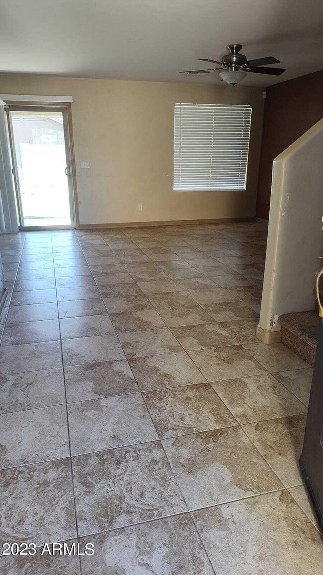 Foto del edificio - 13939 W Port Royale Ln
