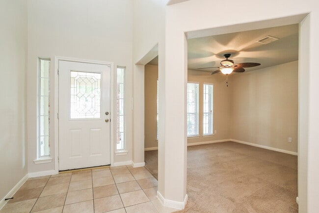 Foto del edificio - 14819 Olde Manor Ln