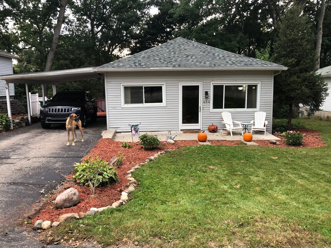 454 Gateway Dr, Waterford, MI 48328 House Rental in Waterford, MI