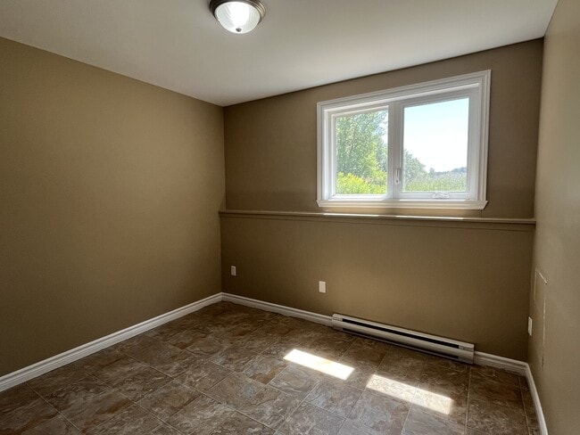Building Photo - 9 Green Valley Dr