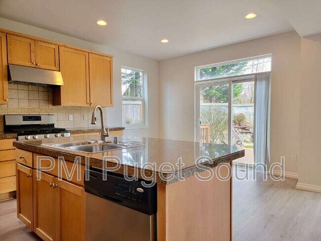 Foto del edificio - 576 Mount Baker Pl NE