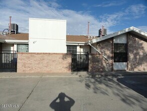 Building Photo - 619 White Cliffs Dr