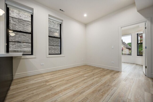 Foto del edificio - 1710 W Belmont Ave