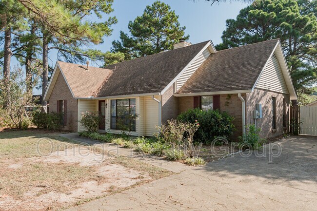 Building Photo - 713 Sweet Ridge Rd