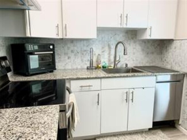 Foto del edificio - 2555 NE 11th St