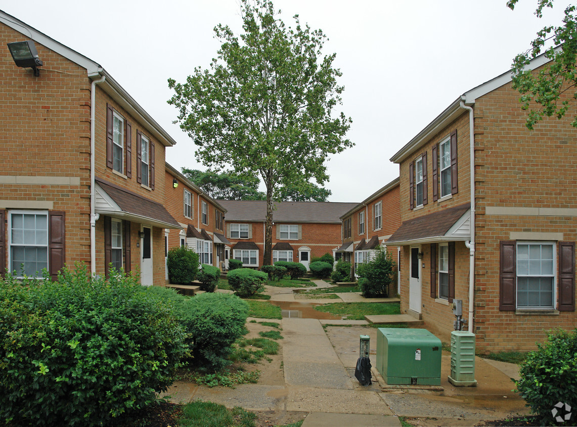 Primary Photo - Compton Townhouse Apartments