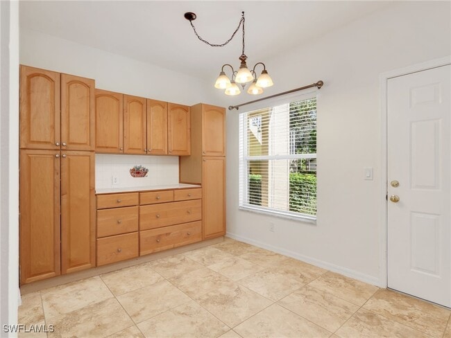 Foto del edificio - 9851 Costa Mesa Ln