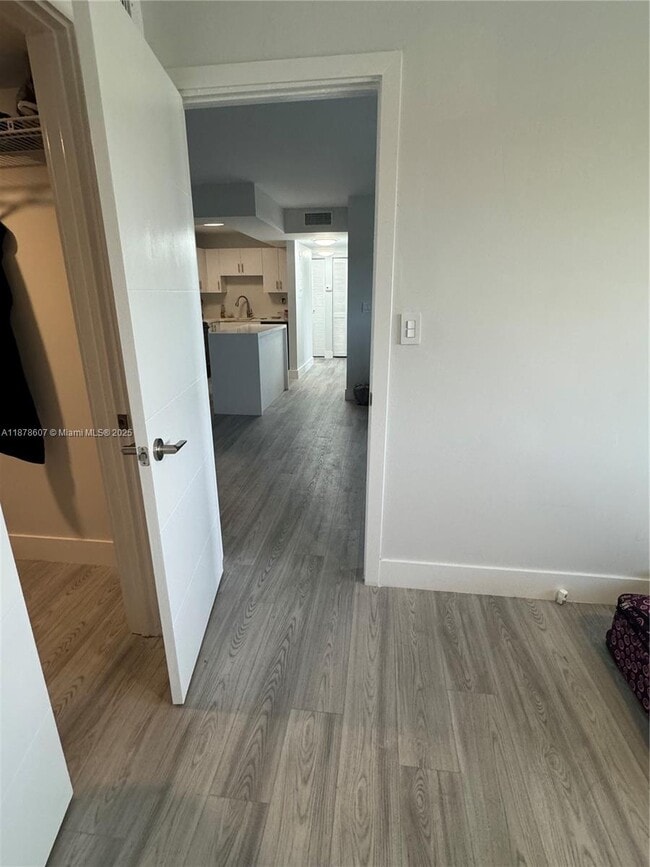 Foto del edificio - 3720 N Pine Island Rd