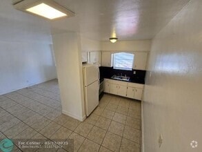 Building Photo - 2817 Van Buren St