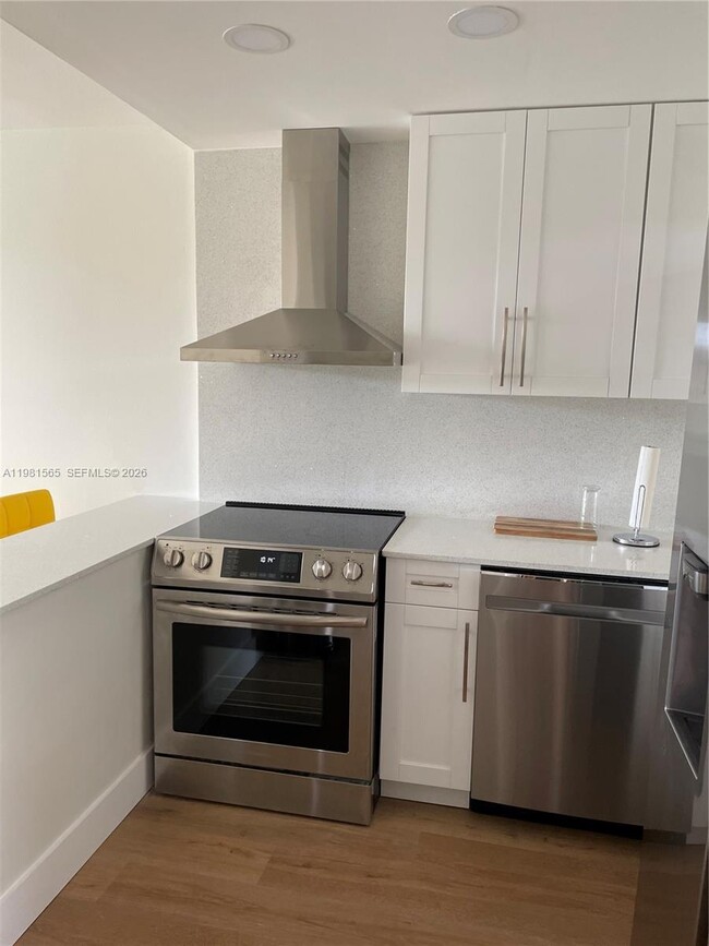 Foto del edificio - 8465 Sunrise Lakes Blvd