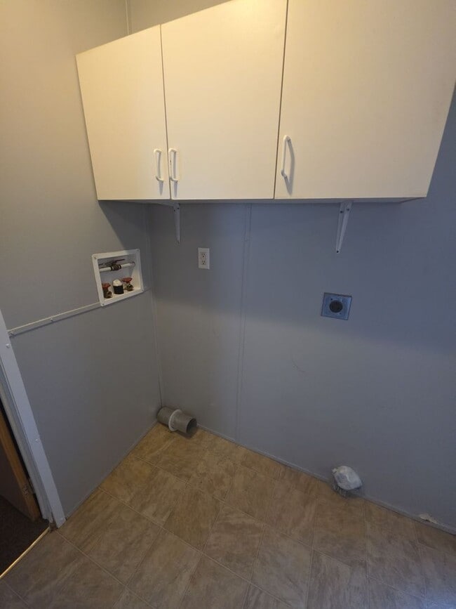 Foto del edificio - 2-Bedroom, 2-Bath Mobile Home with Front and Back Porches in Sparta