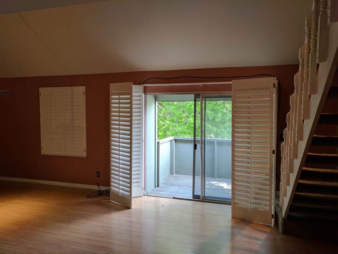 Primary Photo - 1168 Foothill Dr