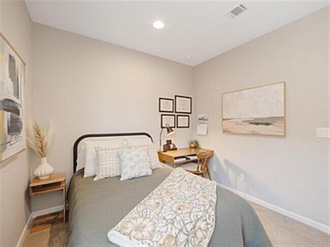 Building Photo - Exquisitely updated single-story 3 Bed 2 Bath