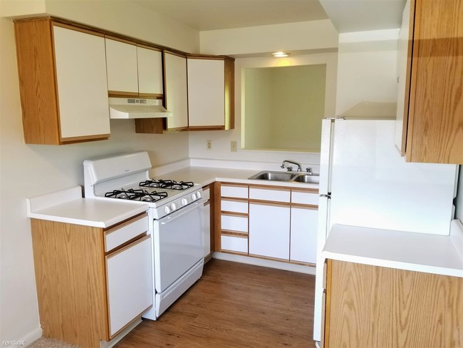 Foto del edificio - 2 br, 1 bath Apartment - 701 Hemlock Square