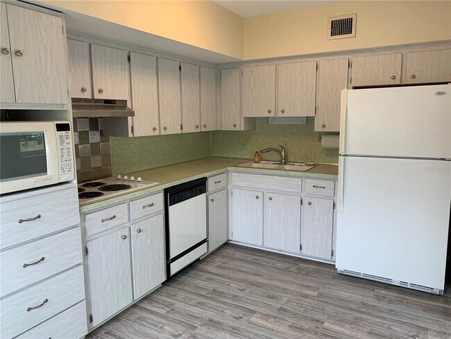 Foto del edificio - 2072 Australia Way W