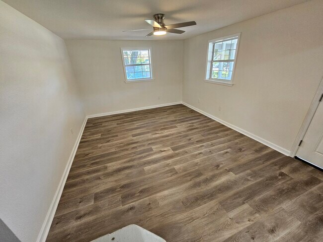 Foto del edificio - 1150 Hawthorn Dr
