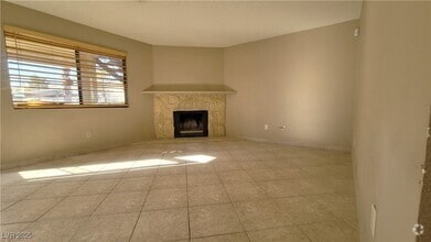 Building Photo - 1209 N Buffalo Dr