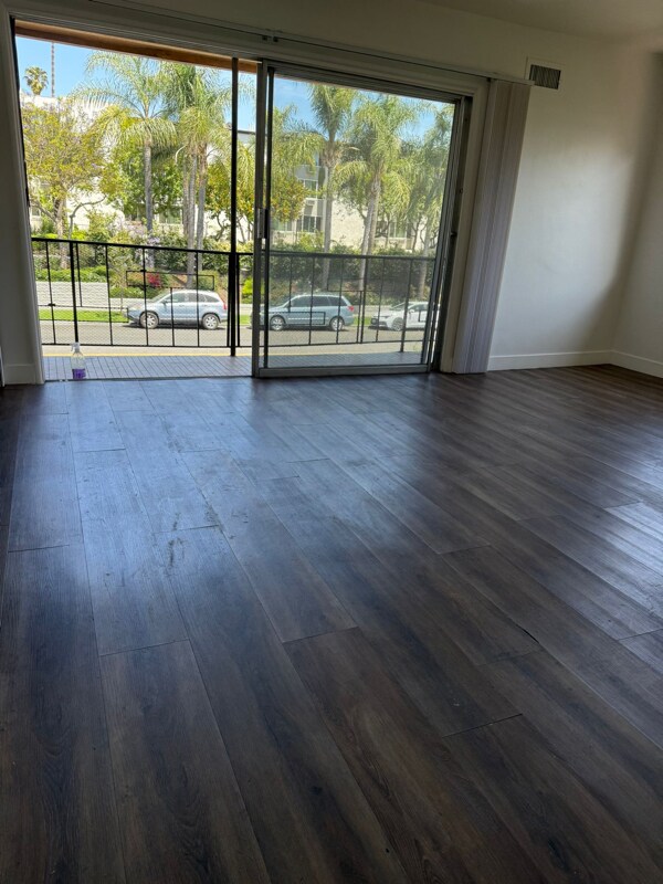 Foto del edificio - 1339 N Hobart Blvd
