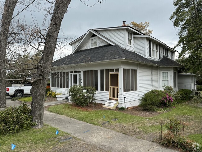 Building Photo - 215 Bethel St
