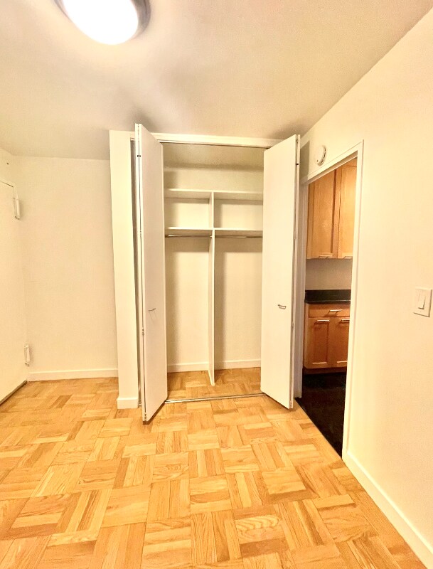 Building Photo - 333 E 49th St