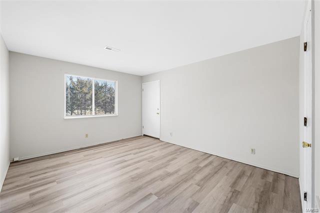 Building Photo - 4 E Rock Creek Manor