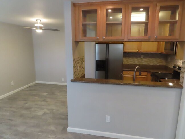 Foto del edificio - Immaculate one bedroom condo in Mira Mesa / Scripps Ranch Area