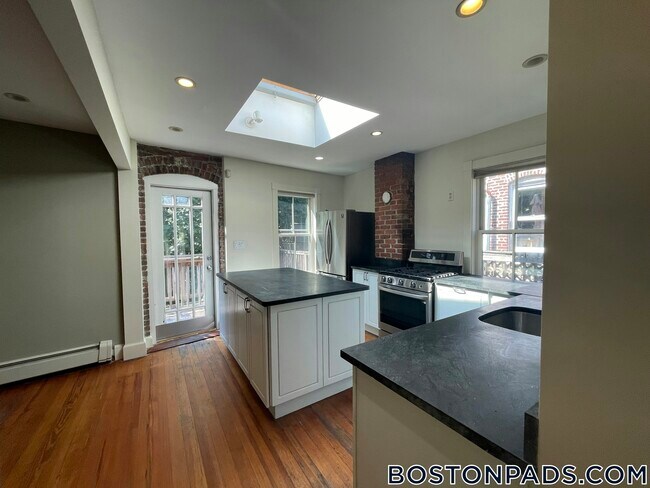 Foto del edificio - 151 Highland St