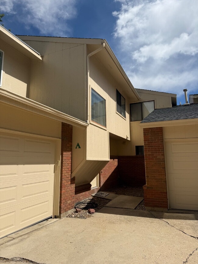 Foto del edificio - Beautiful 3 Bedroom 1 Bathroom Condo Avail...