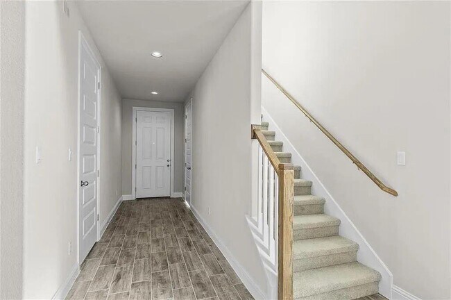 Building Photo - 125 Riverhill Dr