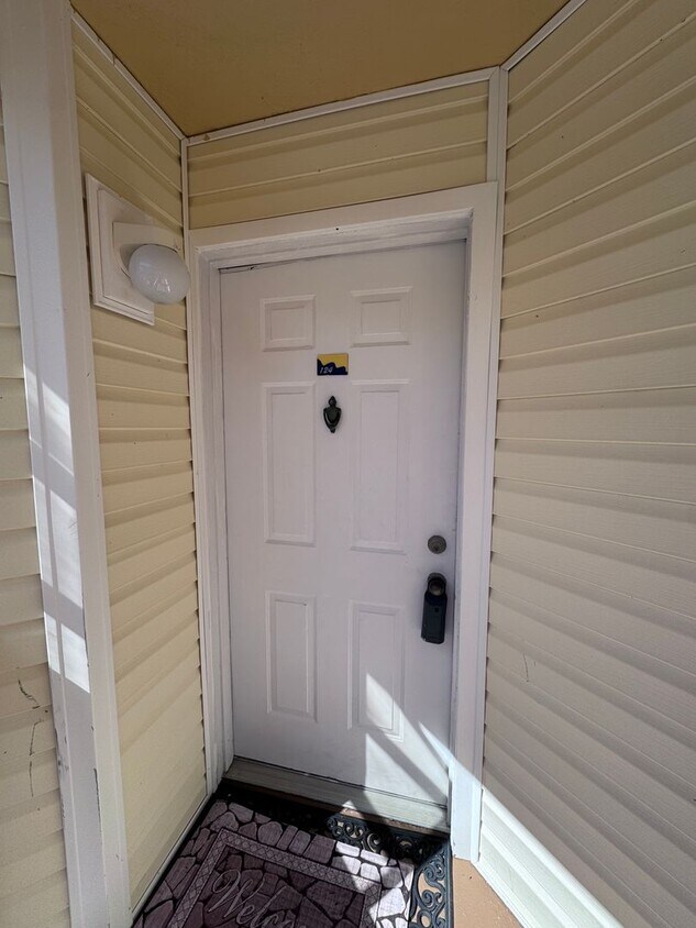 Foto principal - Fully Furnished 1BR/1BA Condo Just 3 Block...