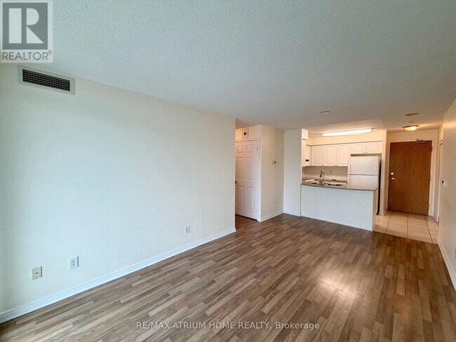Photo du bâtiment - 5508 Yonge St