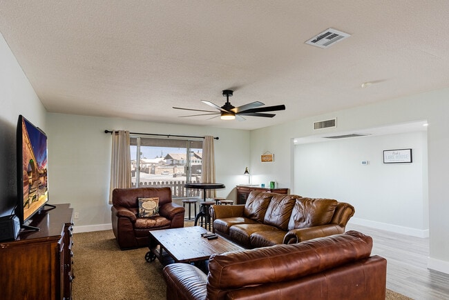 Building Photo - 2312 Warbler Ln