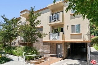 Building Photo - 15939 Victory Blvd