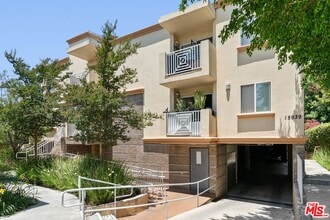 Building Photo - 15939 Victory Blvd