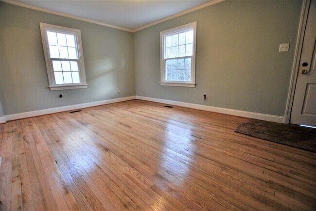 Foto del edificio - 2416 Irisdale Ave