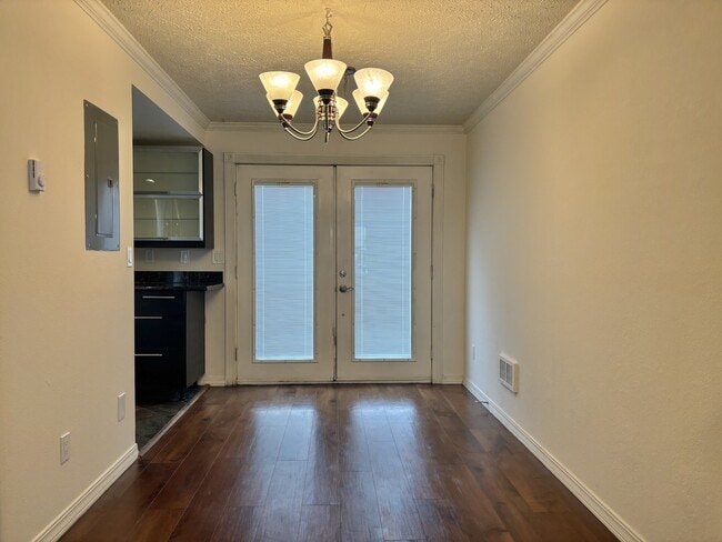 Foto del edificio - 2111 N Houk Rd