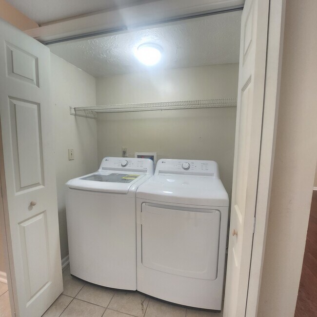 Building Photo - 3022 Spruce Cir