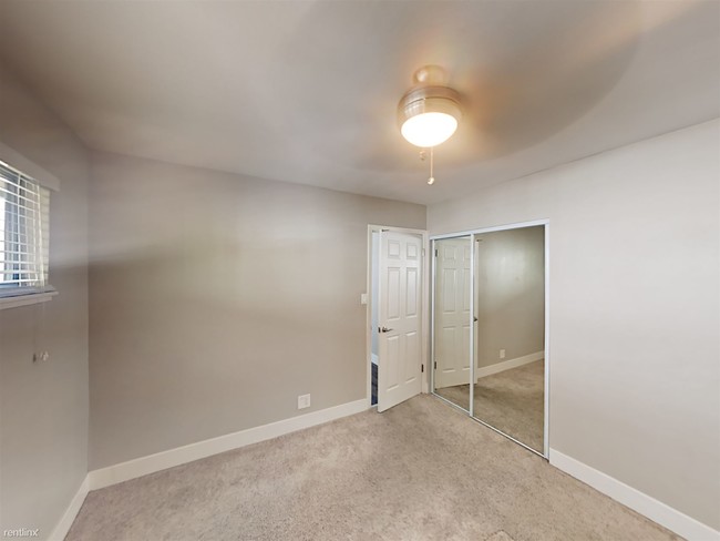 Building Photo - 1 br, 1 bath Apartment - 545 S 9th St Apt 2