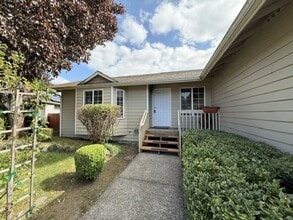 Building Photo - Lovely Rambler Home, Available NOW