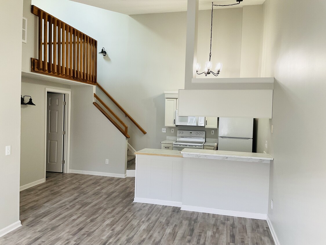 Main Floor - 982 Kingsbury Ct