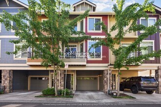 Building Photo - 441 NE Tork Pl