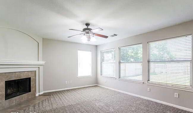Building Photo - 32435 Hunter Park Ct