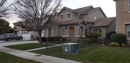 Building Photo - 911 Azalea Ct