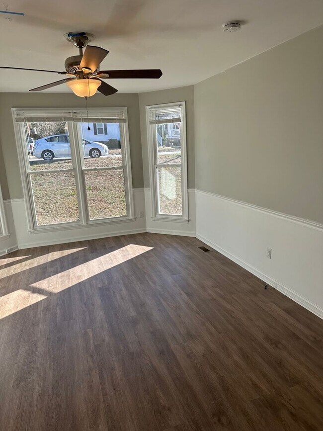 Foto del edificio - Single Family Home Near Lexington and West Columbia