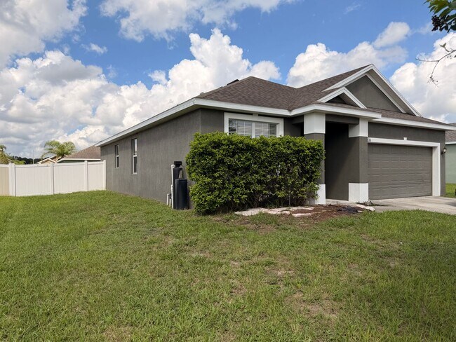 Foto del edificio - 633 Highland Meadows Ave