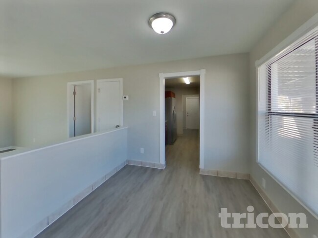 Building Photo - 1122 Ibsen Ave
