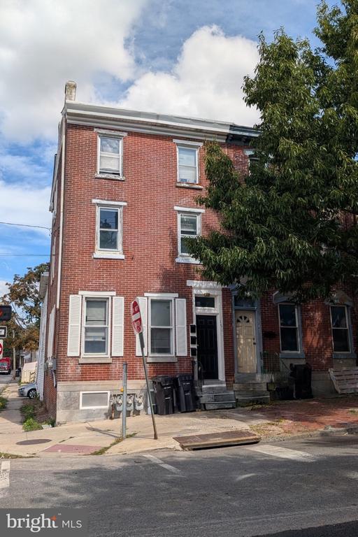 Building Photo - 151 W Airy St