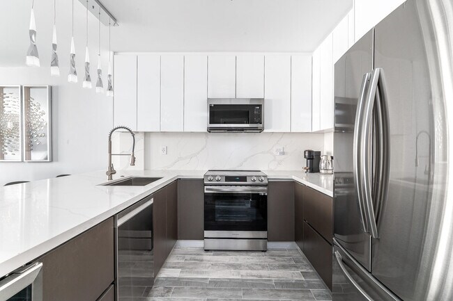 Building Photo - 3725 S Ocean Dr
